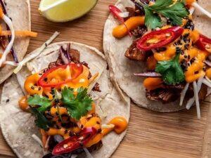 Bij Soil Vegan Café in Amsterdam is de keuken fushion cooking.