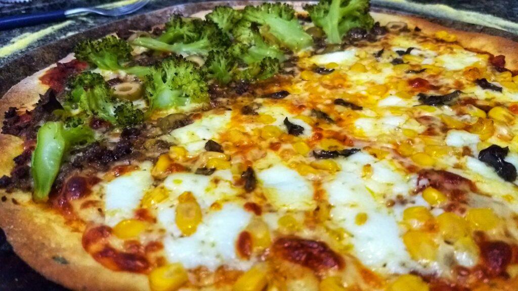 Op een pizza kun je ook vegan mozzarella doen.