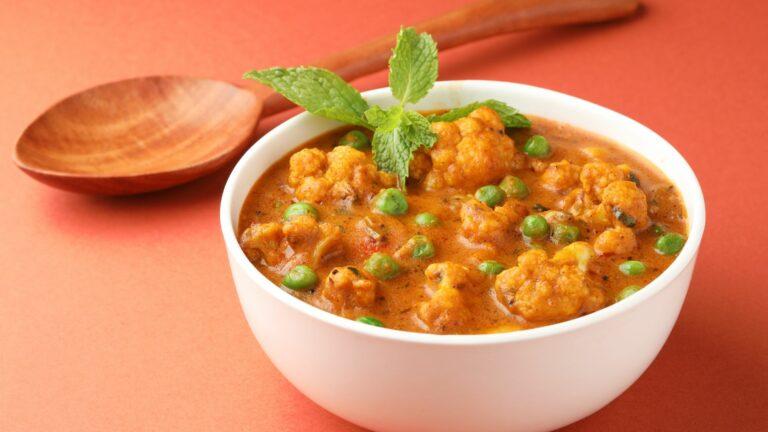 Curry met bloemkool en doperwten